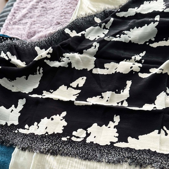 100% SILK SCARF, CHARLES JOURDAN PARIS, BLACK/WHITE, 54 x 52 INCHES, SMALL FRING - Picture 3 of 6